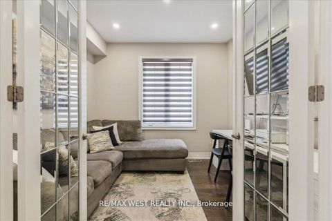 Photo 4 at 39 Condor Way, Kleinburg, Vaughan