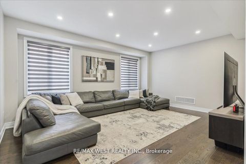 Photo 5 at 39 Condor Way, Kleinburg, Vaughan