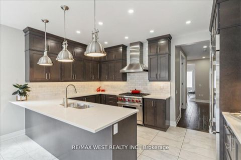 Photo 6 at 39 Condor Way, Kleinburg, Vaughan