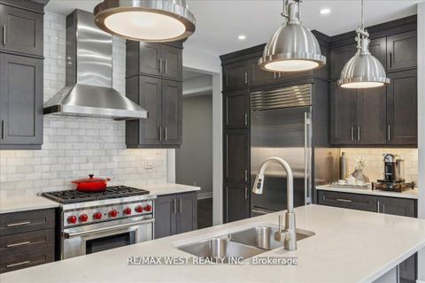 Photo 7 at 39 Condor Way, Kleinburg, Vaughan