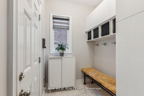 Photo 11 at 39 Condor Way, Kleinburg, Vaughan