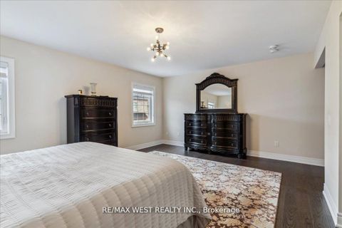 Photo 14 at 39 Condor Way, Kleinburg, Vaughan