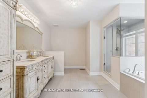 Photo 15 at 39 Condor Way, Kleinburg, Vaughan