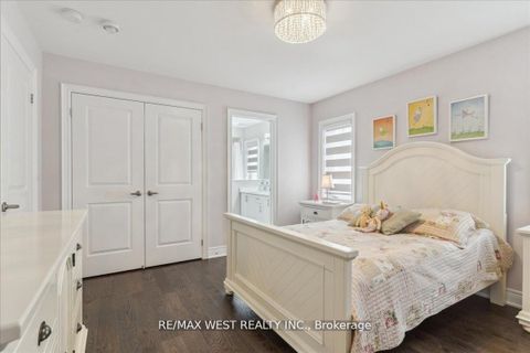 Photo 18 at 39 Condor Way, Kleinburg, Vaughan