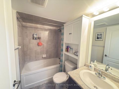 Photo 10 at 112 - 11 Applewood Lane, Etobicoke West Mall, Toronto