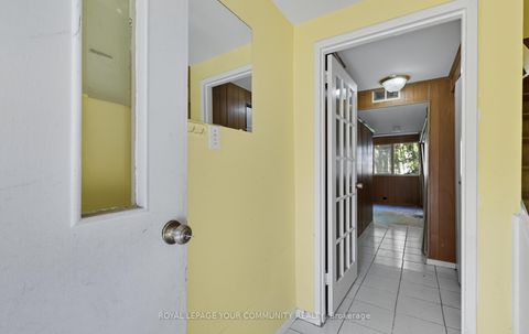 Photo 3 at 10 Village Green Way, Henry Farm, Toronto