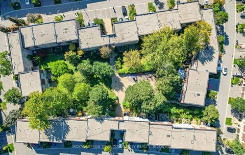 Photo 42 at 10 Village Green Way, Henry Farm, Toronto