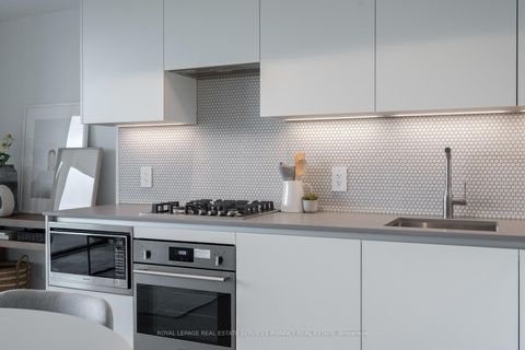 Photo 3 at 515 - 2720 Dundas Street W, Junction Area, Toronto