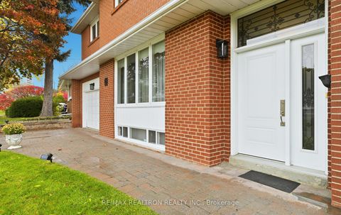 Photo 2 at 29 KNIGHTON Drive, Victoria Village, Toronto