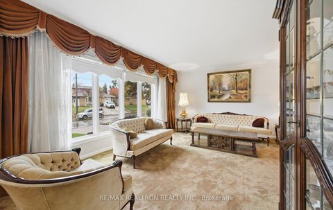 Photo 4 at 29 KNIGHTON Drive, Victoria Village, Toronto