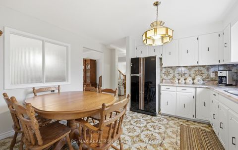 Photo 9 at 29 KNIGHTON Drive, Victoria Village, Toronto