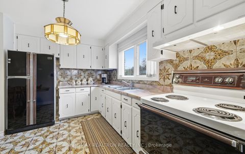 Photo 10 at 29 KNIGHTON Drive, Victoria Village, Toronto