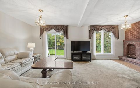 Photo 12 at 29 KNIGHTON Drive, Victoria Village, Toronto