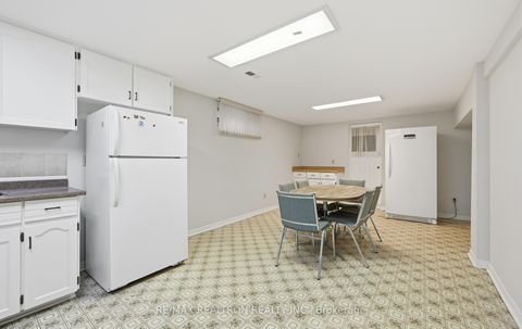 Photo 36 at 29 KNIGHTON Drive, Victoria Village, Toronto