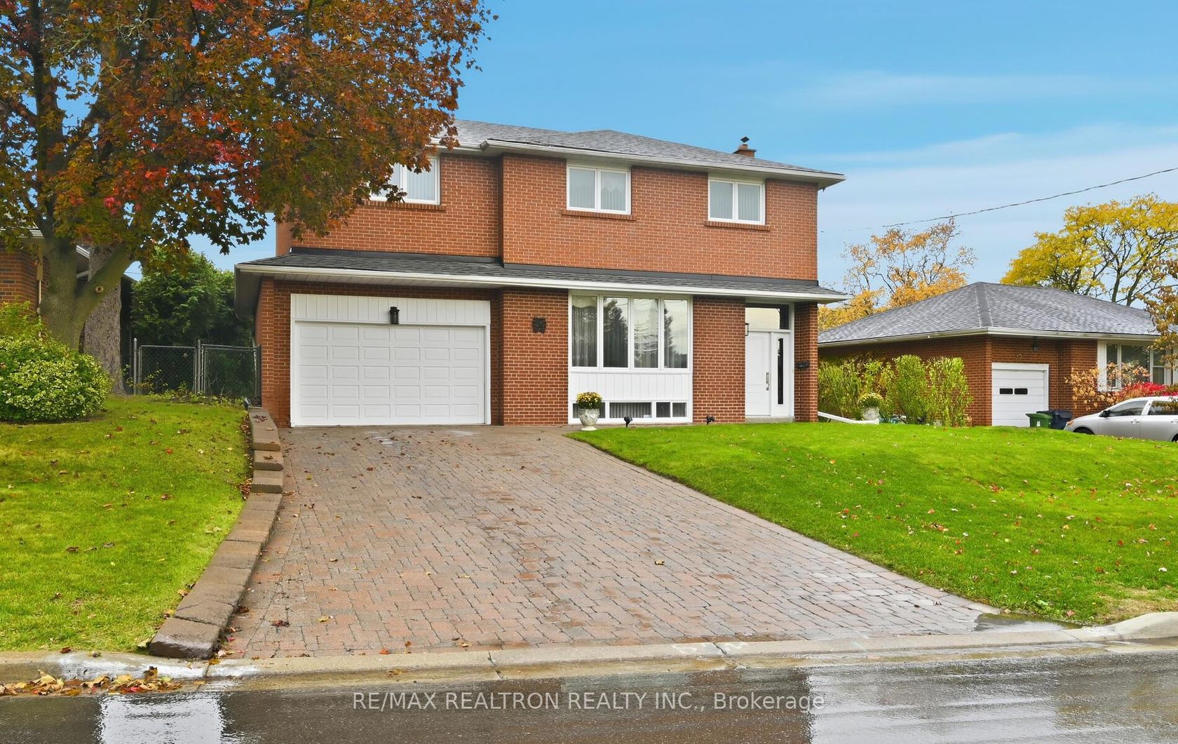 29 KNIGHTON Drive, Victoria Village, Toronto 