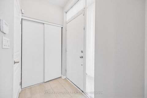 Photo 4 at 44 - 26 Applewood Lane, Etobicoke West Mall, Toronto