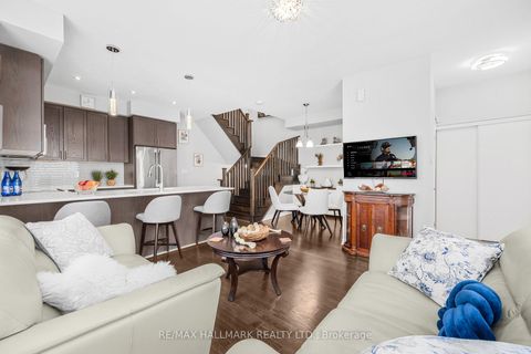 Photo 5 at 44 - 26 Applewood Lane, Etobicoke West Mall, Toronto