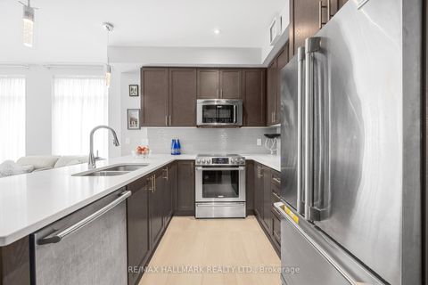 Photo 10 at 44 - 26 Applewood Lane, Etobicoke West Mall, Toronto