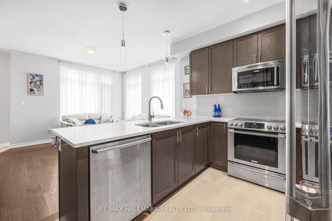 Photo 11 at 44 - 26 Applewood Lane, Etobicoke West Mall, Toronto