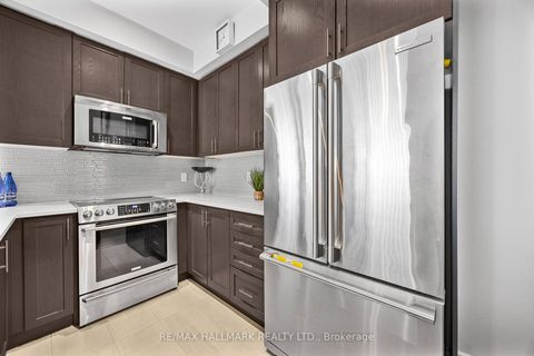 Photo 12 at 44 - 26 Applewood Lane, Etobicoke West Mall, Toronto