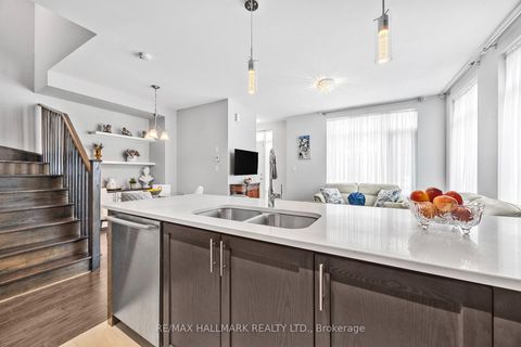 Photo 13 at 44 - 26 Applewood Lane, Etobicoke West Mall, Toronto