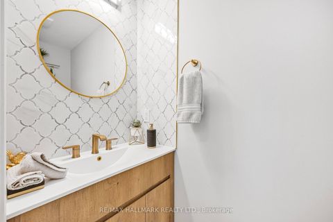 Photo 14 at 44 - 26 Applewood Lane, Etobicoke West Mall, Toronto