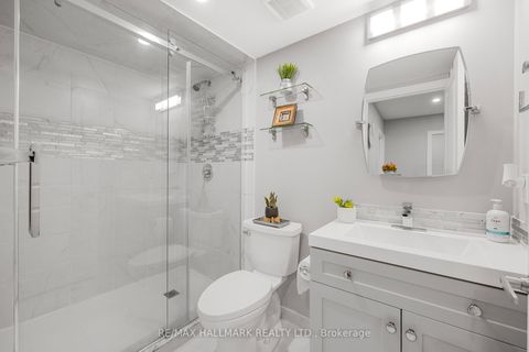 Photo 23 at 44 - 26 Applewood Lane, Etobicoke West Mall, Toronto