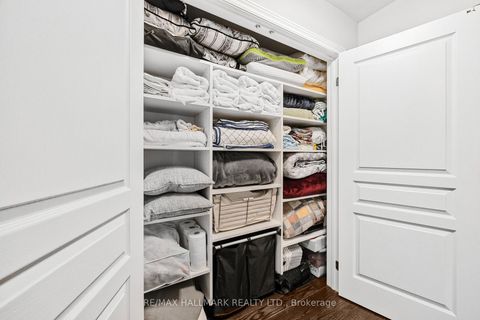 Photo 24 at 44 - 26 Applewood Lane, Etobicoke West Mall, Toronto