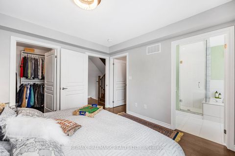 Photo 25 at 44 - 26 Applewood Lane, Etobicoke West Mall, Toronto