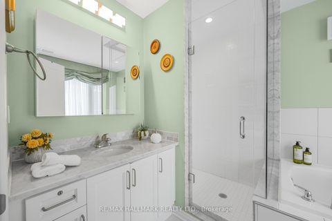 Photo 26 at 44 - 26 Applewood Lane, Etobicoke West Mall, Toronto