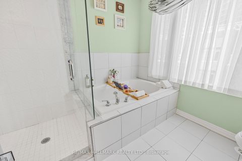 Photo 27 at 44 - 26 Applewood Lane, Etobicoke West Mall, Toronto