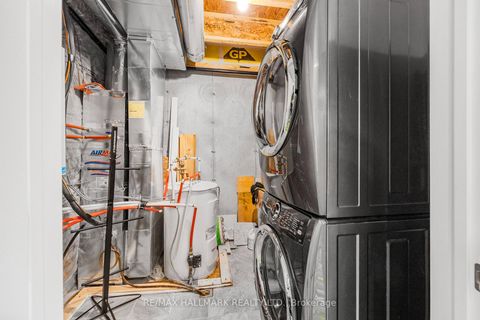 Photo 34 at 44 - 26 Applewood Lane, Etobicoke West Mall, Toronto