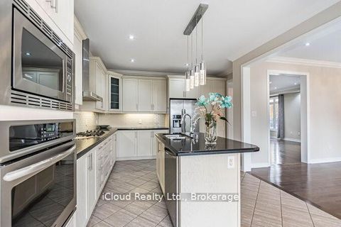 Photo 15 at 109 Kaitting Trail, GO Glenorchy, Oakville