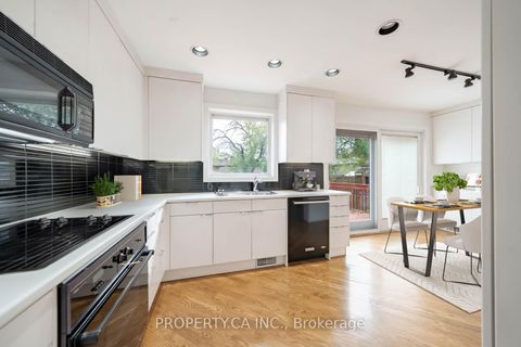 Photo 4 at 19 Arlstan Drive, Bathurst Manor, Toronto
