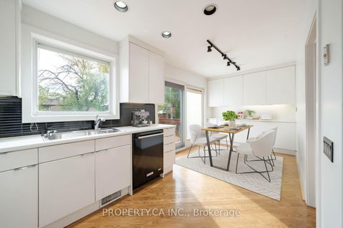 Photo 5 at 19 Arlstan Drive, Bathurst Manor, Toronto