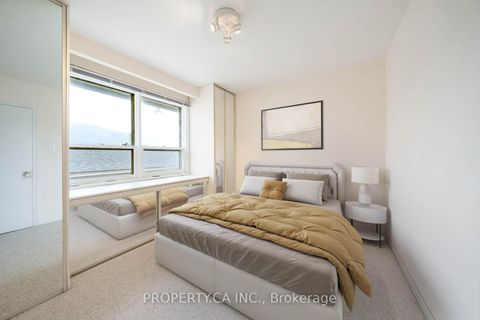 Photo 8 at 19 Arlstan Drive, Bathurst Manor, Toronto