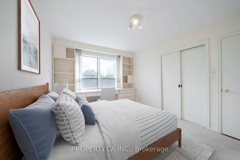 Photo 9 at 19 Arlstan Drive, Bathurst Manor, Toronto