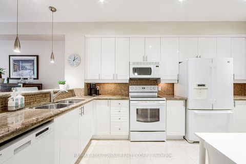 Photo 12 at 21 - 300 Ravineview Way, WC Wedgewood Creek, Oakville