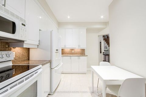 Photo 13 at 21 - 300 Ravineview Way, WC Wedgewood Creek, Oakville