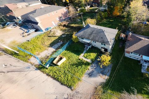 Photo 2 at 389B Hounslow Avenue, Willowdale West, Toronto