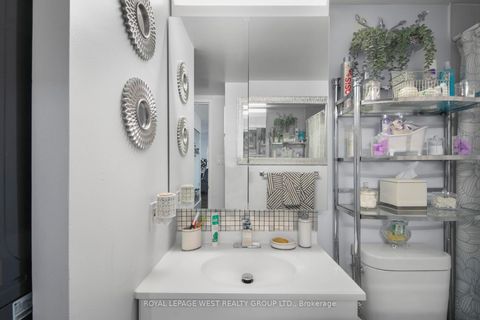 Photo 17 at 805 - 326 Major Mackenzie Drive E, Crosby, Richmond Hill