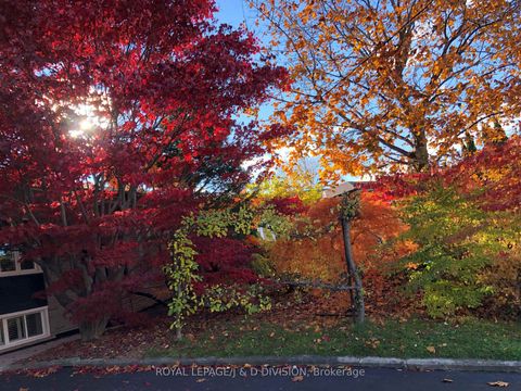 Photo 1 at 27 Paramount Court, Amesbury, Toronto