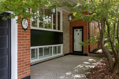 Photo 2 at 27 Paramount Court, Amesbury, Toronto