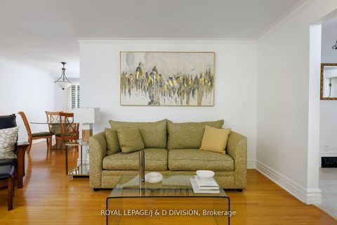 Photo 5 at 27 Paramount Court, Amesbury, Toronto