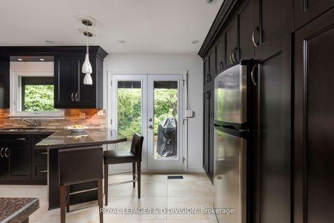 Photo 13 at 27 Paramount Court, Amesbury, Toronto