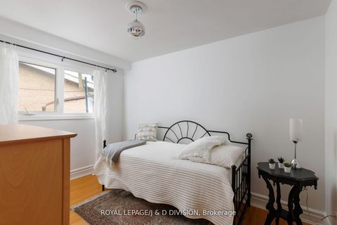 Photo 17 at 27 Paramount Court, Amesbury, Toronto