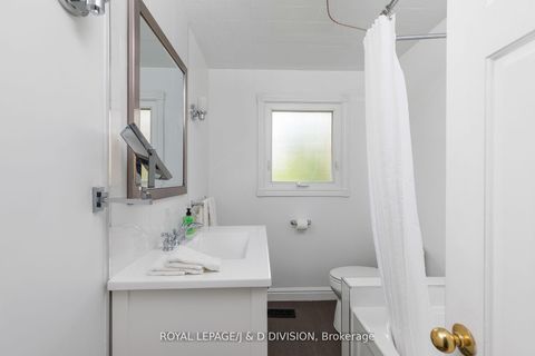 Photo 20 at 27 Paramount Court, Amesbury, Toronto