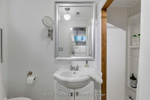 Photo 35 at 27 Paramount Court, Amesbury, Toronto