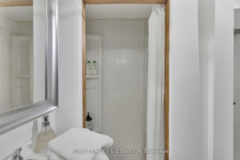 Photo 36 at 27 Paramount Court, Amesbury, Toronto