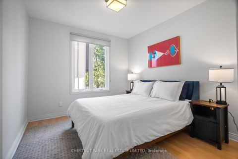 Photo 10 at 371 Howland Avenue, Casa Loma, Toronto